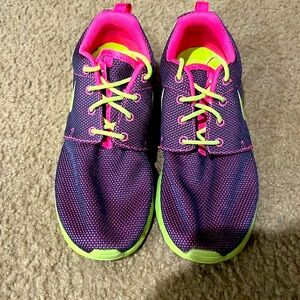 Retro looking Nike running shoes W 8